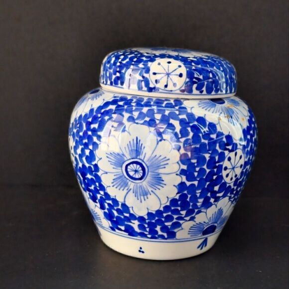 Other - Vintage porcelain Royal Delft covered jar/vase